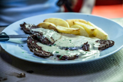 Thin steak in cream sauce — Spain