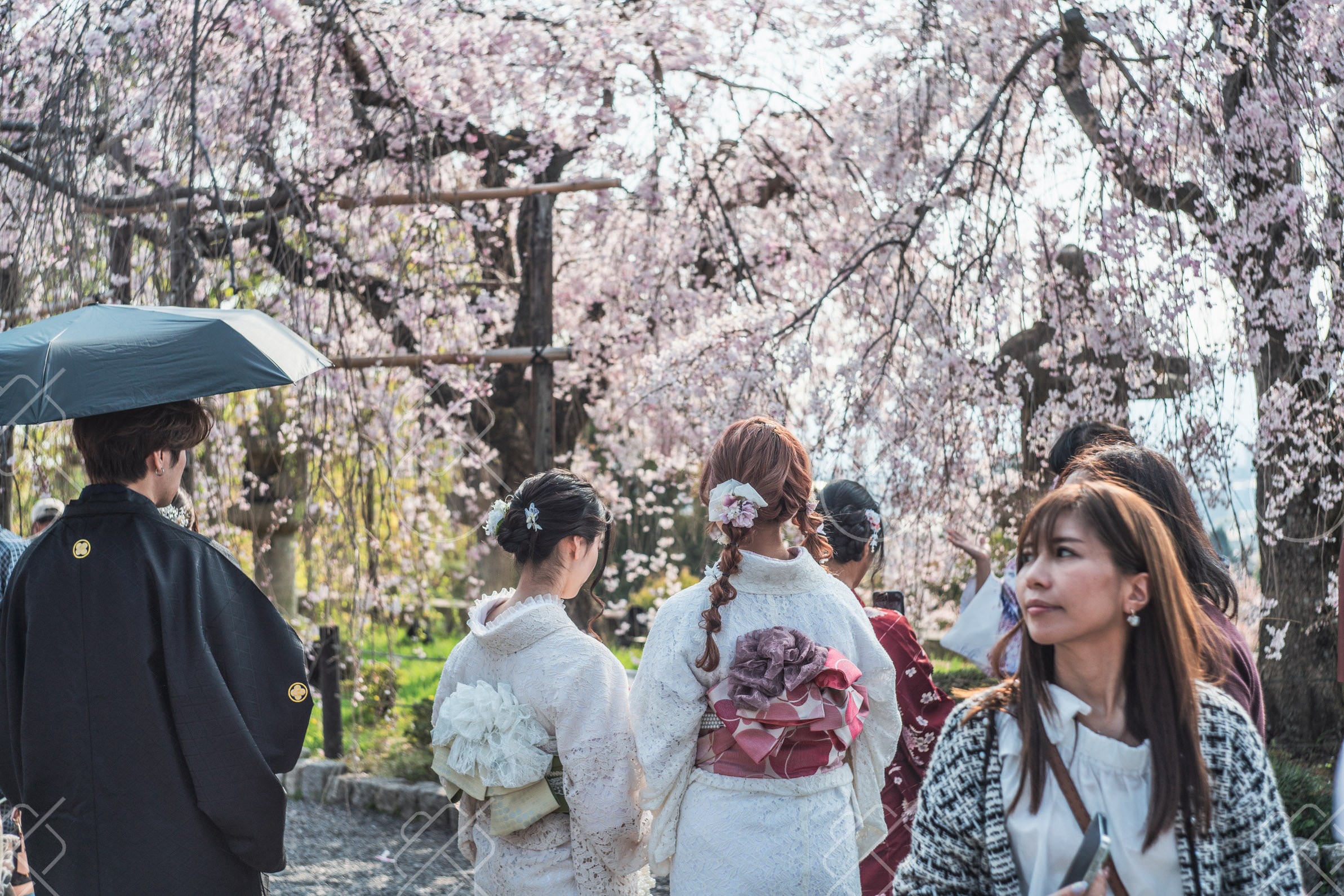 What to Wear in Japan: Month-by-Month Clothing Guide, Temples and Onsen