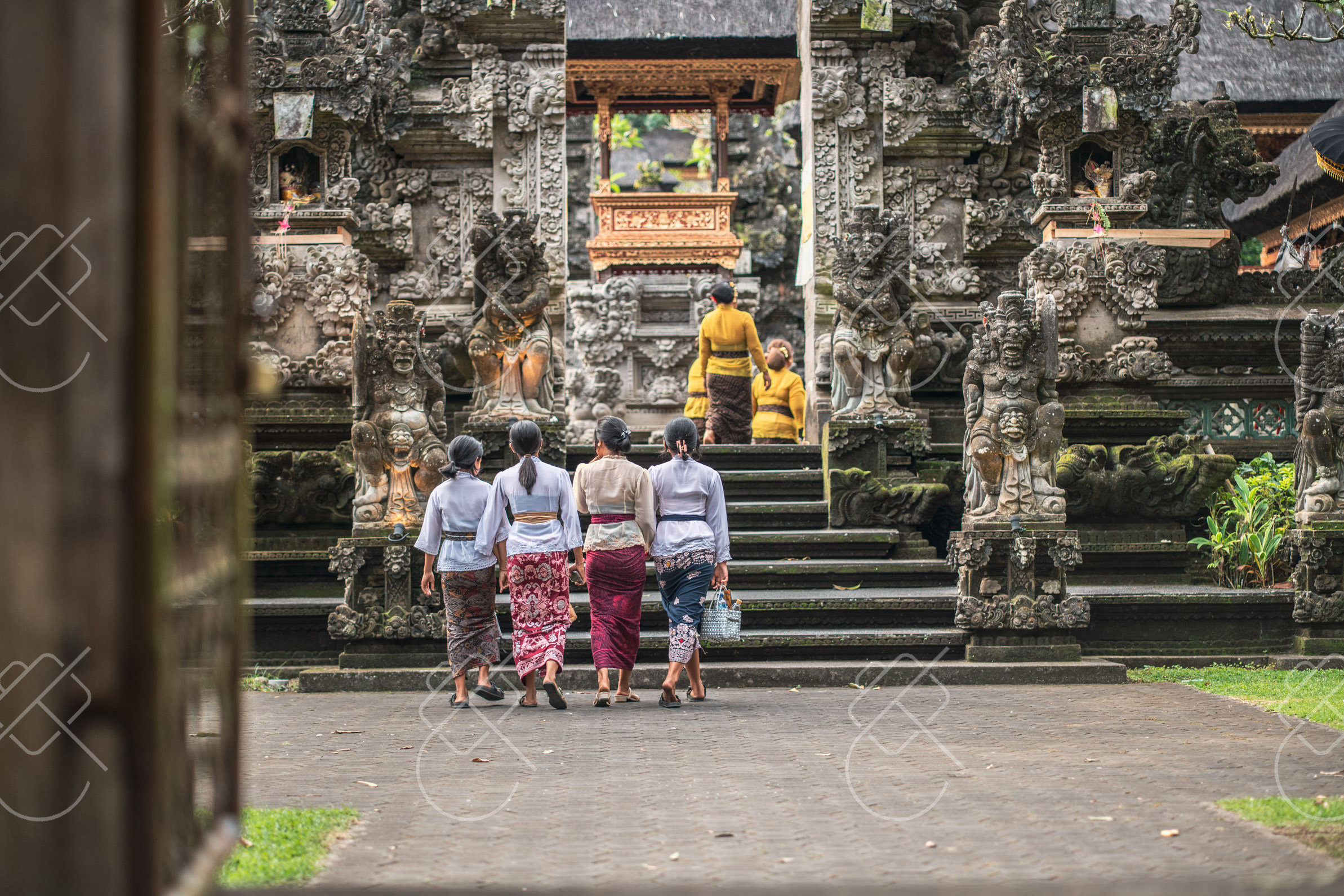What to Wear in Bali: Month-by-Month, Temple Sarongs and What to Wear as a Woman
